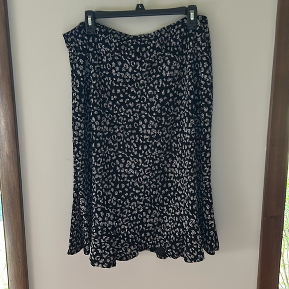 Beautiful West End stretch women’s extra large skirt - Picture 5 of 6